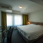 호텔 Taurus 3*