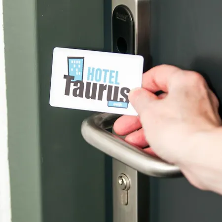 호텔 Taurus 3*